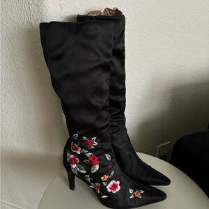 Embroidered Black Floral Women's Boots